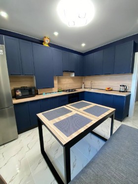 Кухня 1,95м Квадро (Высокие модули/Белый софт/Серый) в Асино - asino.katalogmebeli.com | фото 15