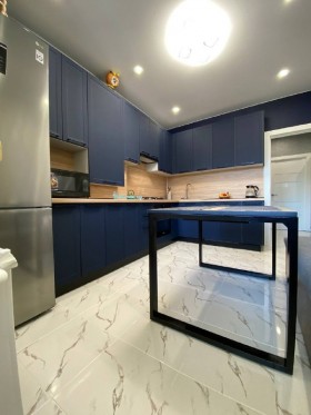 Кухня 1,95м Квадро (Высокие модули/Белый софт/Серый) в Асино - asino.katalogmebeli.com | фото 16